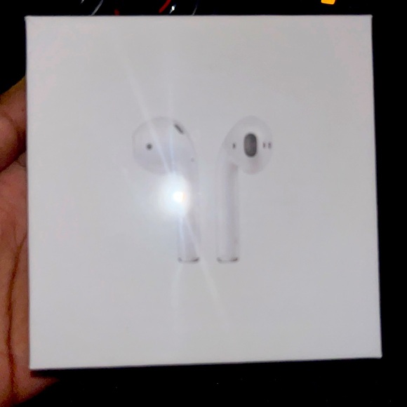 AirPods (2 gen)